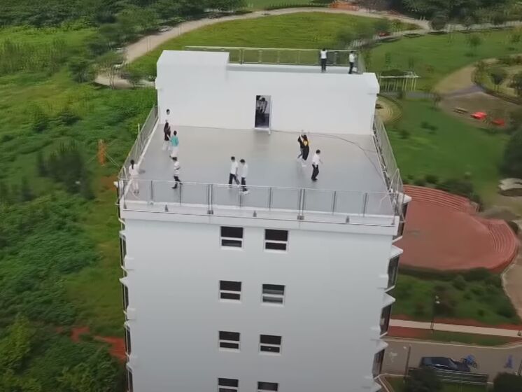 В Китае менее чем за 29 часов построили 10-этажное здание. Видео
