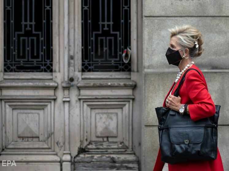 В Испании отменяют масочный режим на улице 