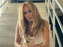 "Горячо", "Великолепно". Дженнифер Лопес повторила образ с показа Valentino