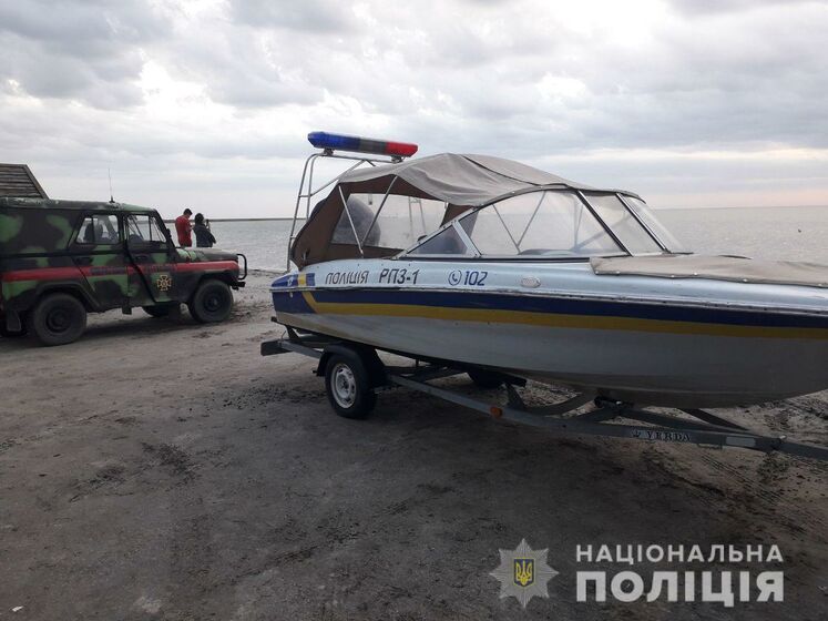 В Кирилловке поломался прогулочный катер с пассажирами, несколько часов продолжалась спасательная операция – полиция
