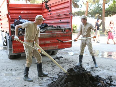 Росія збільшить кількість військових, які допомагають боротися з повенями в анексованому Криму