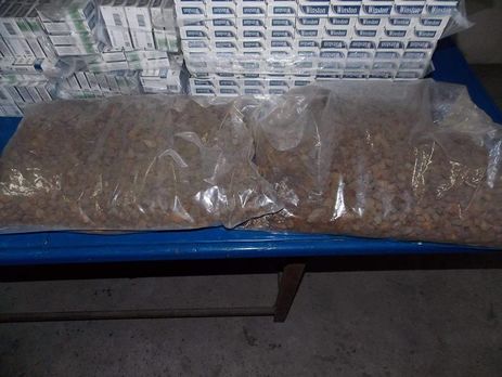 Погранслужба: Помощник депутата польского Сейма пытался вывезти из Украины сигареты и янтарь