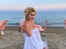 "Вот это шары", "Боже, что происходит?" Бывшая "ВИА Гра" Миша Романова взбудоражила сеть откровенным фото с отдыха