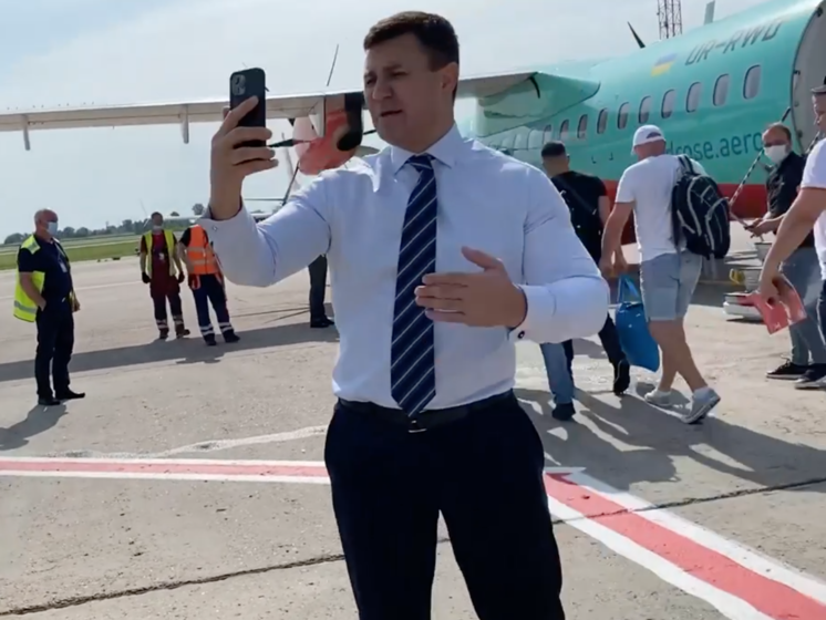 В Киеве задержали вылет самолета из-за Тищенко, который снимал видео &ndash; журналист