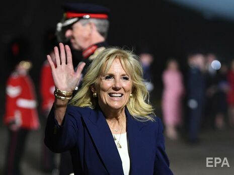 Супруга Байдена отправилась по США с призывом сделать прививки от COVID-19