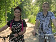 "Усики пропуск в трусики", "Как советский недоросль", "Как 40-летний девственник". Королева взорвала сеть снимком с сыном