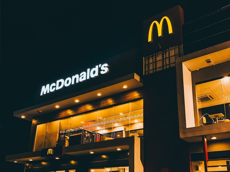 У США McDonald's почав робити безплатні щеплення проти коронавірусу