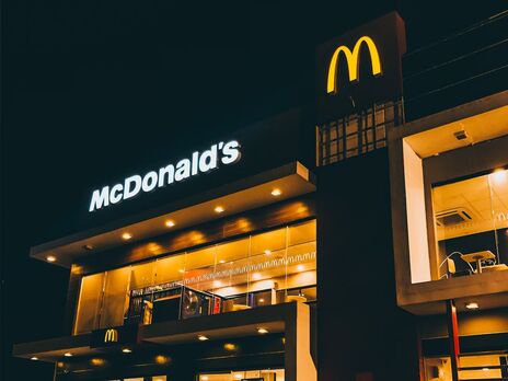 В США McDonald’s начал делать бесплатные прививки от коронавируса