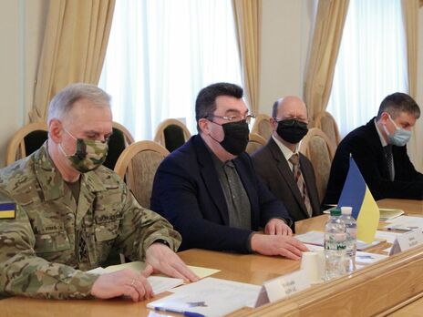 В Україні судам можуть заборонити зупиняти дію санкцій РНБО