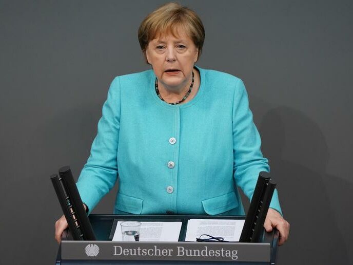 Меркель: Євросоюз має шукати прямий контакт із Путіним