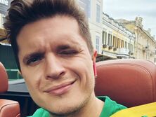 "Толик Бонапартыч". Анатолий Анатолич взорвал сеть образом Наполеона