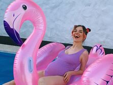 MamaRika в новом клипе показала семейную видеохронику – от замужества до беременности. Видео