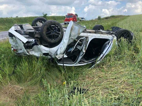 У Львівській області перекинувся п'ятимісний автомобіль із шістьма людьми, є загиблі