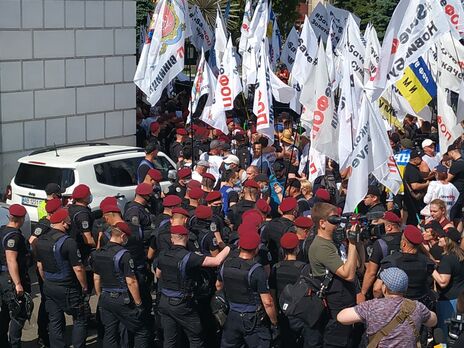 Протестувальники хотіли пройти до Офісу президента України