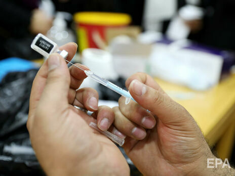 Главный санврач Украины объяснил, почему чиновников решили вакцинировать от коронавируса препаратом от Pfizer/BioNTech