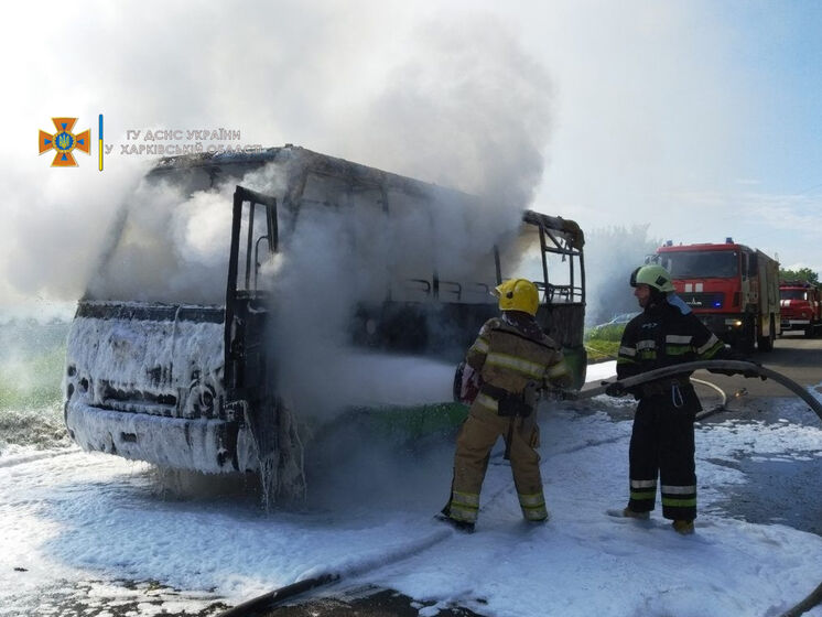 В Харькове во время движения загорелась маршрутка с пассажирами