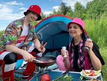 "Другие интересы. Жаль, не совпадают с семейными". Поклонники Наташи Королевой обеспокоены отсутствием Тарзана на ее дачных снимках