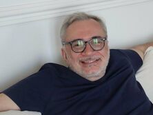 "Божественная". Константин Меладзе показал свою "фаворитку" на обложке украинского журнала