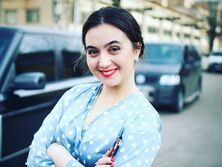 "И как вам не стыдно?" Написавшая книгу об украинской политике Мендель засветила грудь в платье с глубоким декольте