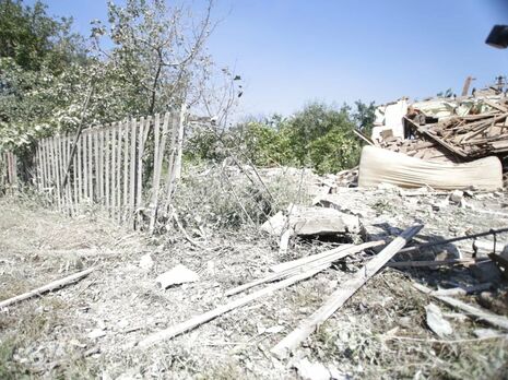 Боевики второй день обстреливают жилой сектор Авдеевки. Снаряды повредили частные дома