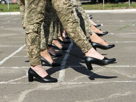 Скандал через туфлі українських військовослужбовиць, 