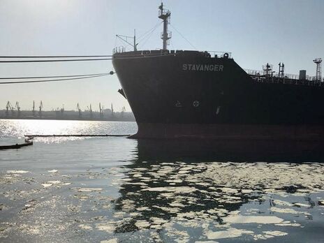 СБУ сообщила о подозрении члену экипажа иностранного судна. Из-за его действий в Черное море попали тонны пальмового масла