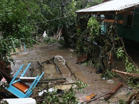 В Бахчисарайском районе Крыма объявили режим чрезвычайной ситуации из-за подтоплений после ливня