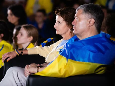 Появилось видео с Порошенко после поражения сборной на Евро 2020. В комментариях решили, что он нетрезвый