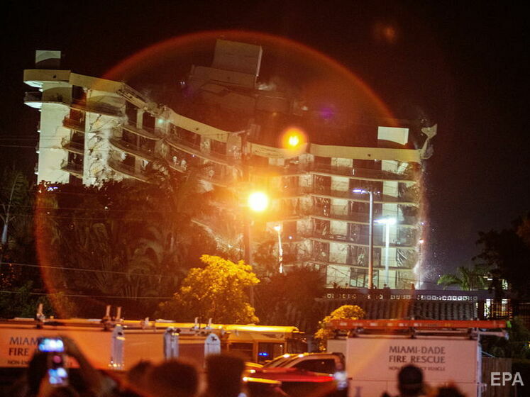 В США уцелевшую часть обрушившегося дома в Майами снесли с помощью взрывчатки