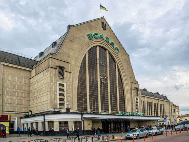 В Киеве после сообщения о минировании провели эвакуацию на двух железнодорожных вокзалах