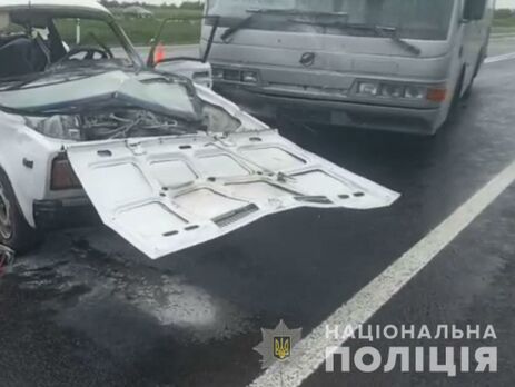 Батько загинув, матір із двома дітьми шпиталізовано унаслідок ДТП у Херсонській області