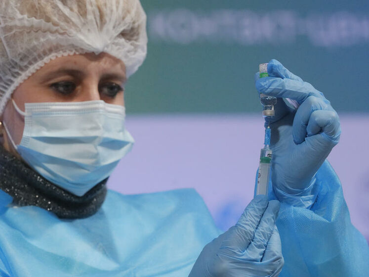 "Риск инфицироваться намного страшнее". В Минздраве объяснили, почему украинцам не стоит перебирать вакцинами