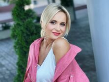 "Секси-красавица", "Горяча штучка". Ребрик показала тело в мокром купальнике