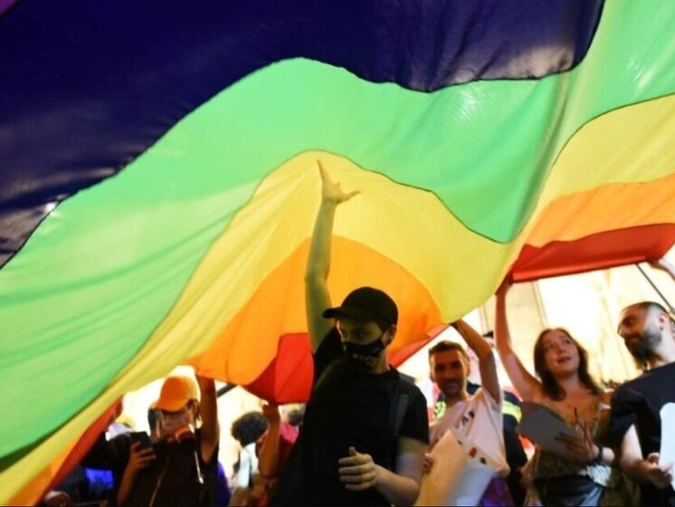 В Тбилиси состоялась акция в поддержку ЛГБТ и пострадавших журналистов. Противники вышли на контракцию