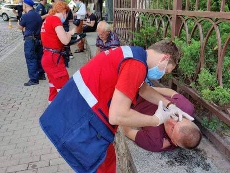 Під посольством Білорусі в Києві організували мітинг із червоно-зеленими прапорами. Сталася бійка, дипмісія надіслала ноту в українське МЗС