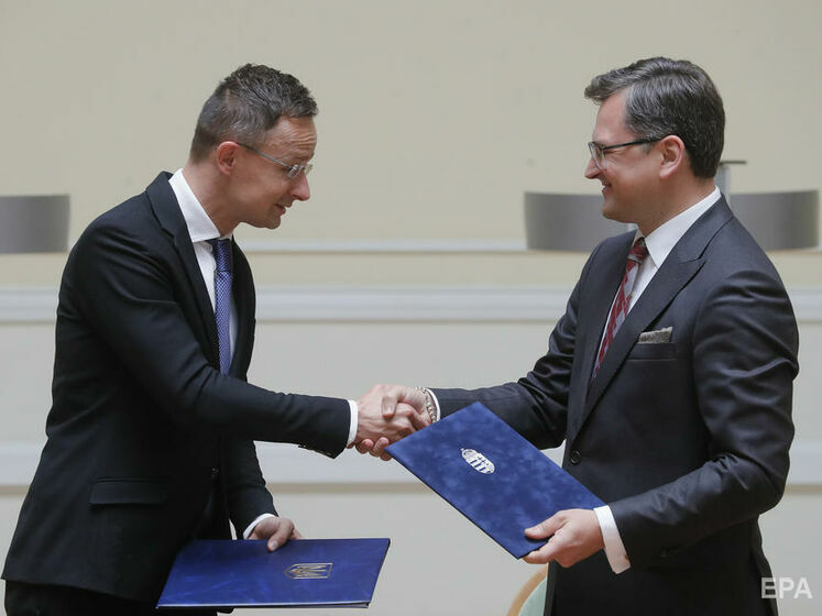 Кулеба заявил, что обсудил с Сийярто развитие украинско-венгерских отношений "в духе взаимного уважения и доверия"