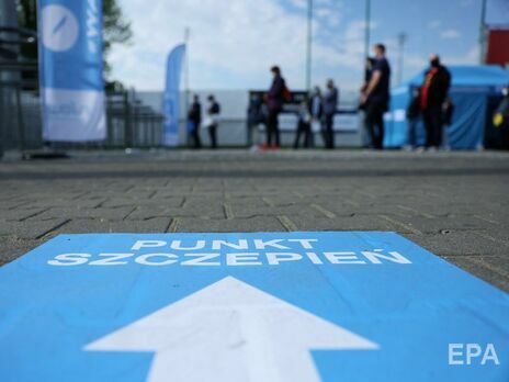 Польша вышла в лидеры среди стран с наибольшим процентом привитого от COVID-19 населения – данные Bloomberg