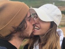 "Внизу живота безумно приятно щекочет". Дантес показал совместные фото с Дорофеевой