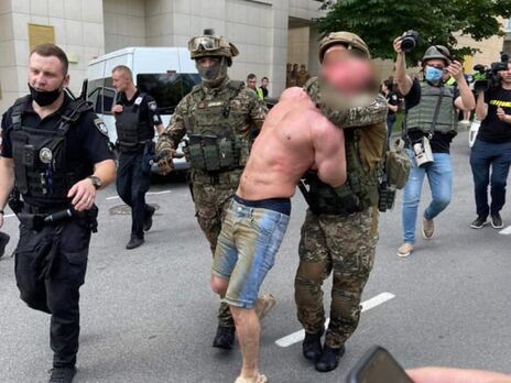 Чоловіка, який улаштував стрілянину в Києві, повідомили про підозру. Йому загрожує довічне ув'язнення