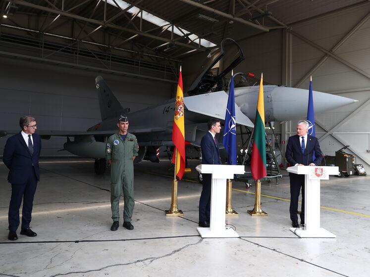 Военный самолет РФ сорвал пресс-конференцию лидеров Испании и Литвы на базе НАТО в Шяуляе