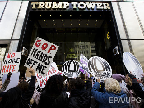 В США Национальная организация женщин протестовала против Трампа. Фоторепортаж