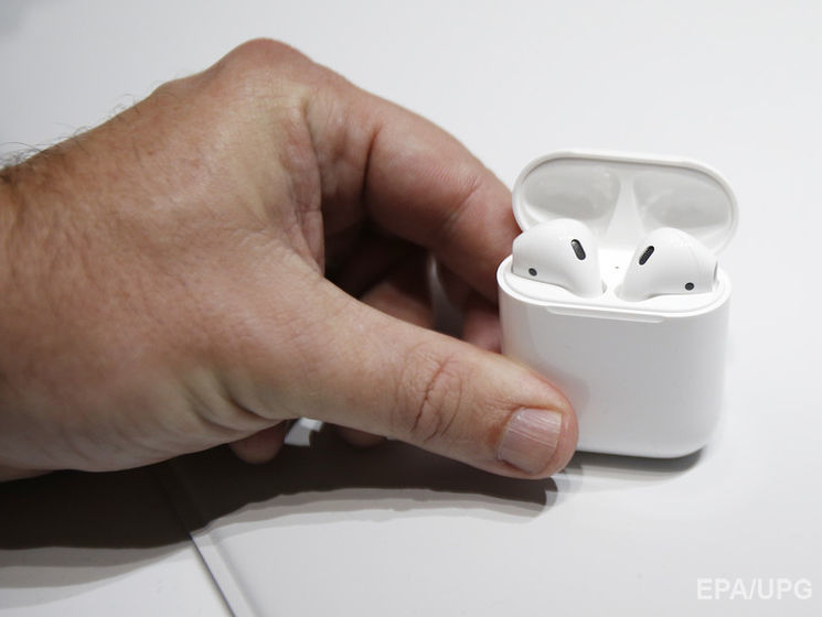 Apple отложила начало продаж беспроводных наушников AirPods