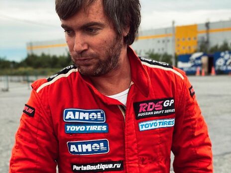 Російський автогонщик та його дівчина живцем згоріли в авто після ДТП