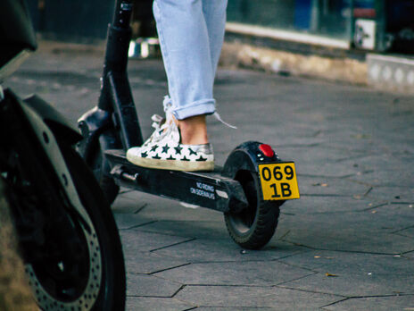 У Запоріжжі суд визнав електросамокат транспортним засобом та оштрафував водія на 127 тис. грн