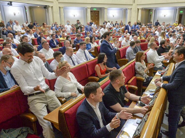 Политическим партиям в Украине доверяет менее 20% граждан – опрос