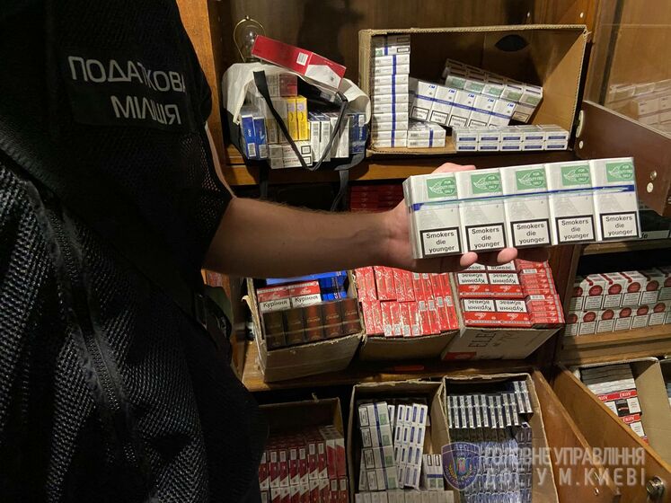ДФС у Києві провела 10 обшуків у місцях продажу фальсифікованих тютюнових виробів
