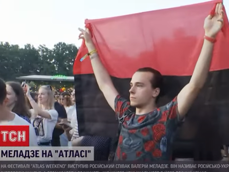 Охорона Atlas Weekend хотіла вивести з концерту Меладзе українця з прапором УПА. Після цього його запросили на 