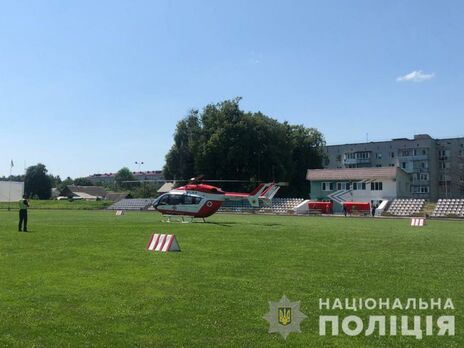 Дев'ятирічного хлопчика з вогнепальним пораненням вертольотом доправили з Новограда-Волинського в Київ
