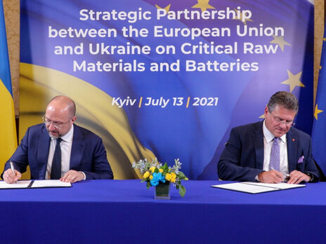Потенціал $400 млрд за 10 років. Україна та ЄС підписали меморандум про стратегічне партнерство в сировинній галузі
