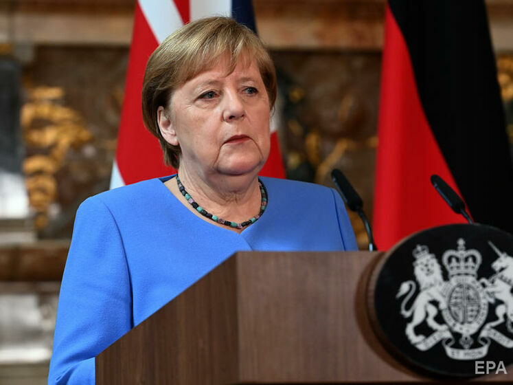 Меркель сказала, что в Германии пока не будут вводить обязательную вакцинацию от COVID-19